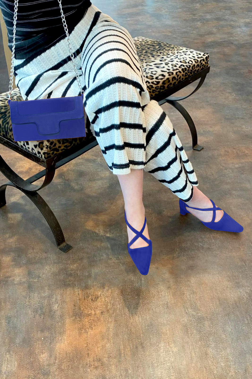 Dress clutch for wedding and parties in electric blue leather - Worn view